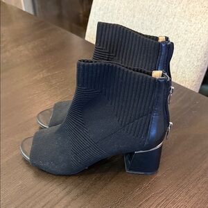 Adrienne Vittadini Black Ribbed Ankle Boots